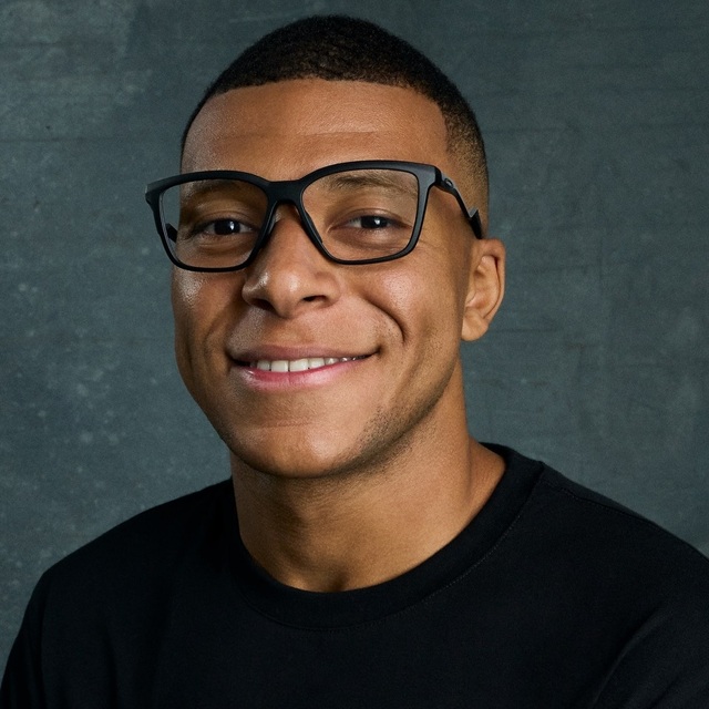 kylian mbappe wearing oakley eyeglasses 2025